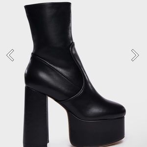 ✨NEW IN BOX LA MODA DARK WILD NATURE PLATFORM HEELS✨